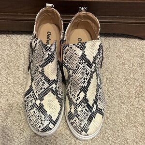Outwoods Snake Print fashion sneaker